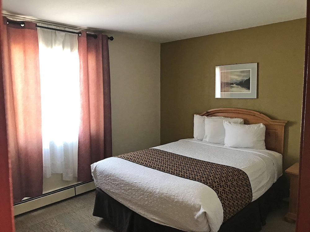 Deluxe Suite, 2 Queen Beds, Non Smoking, Balcony - Photo 6