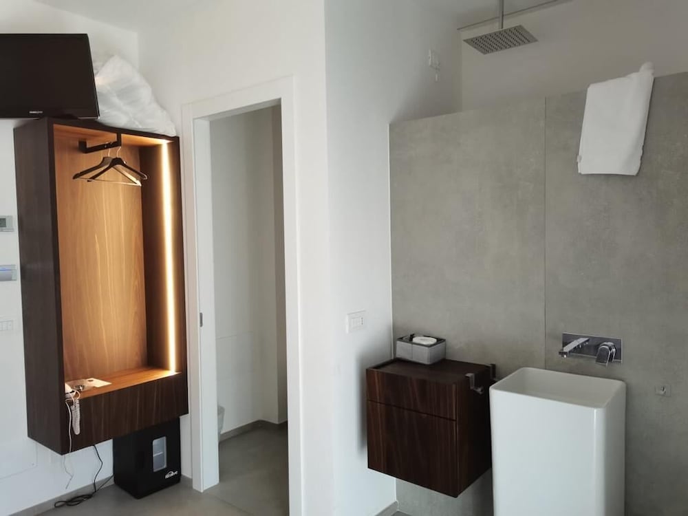 Superior Single Room, Partial Sea View photo 3