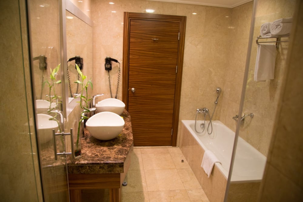 Standard Room thumbnail 6
