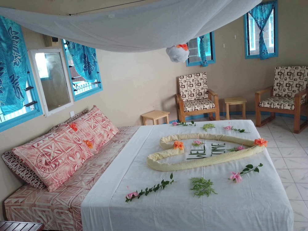 Beachfront Ocean View Fale, 1 King Bed