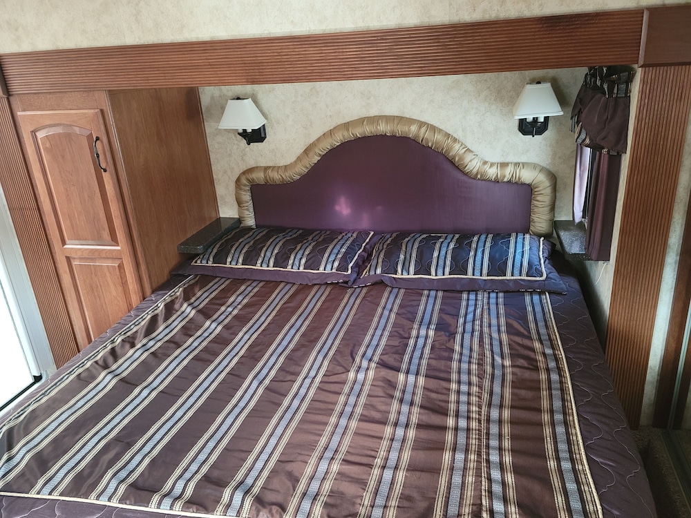 Deluxe Mobile Home photo 3