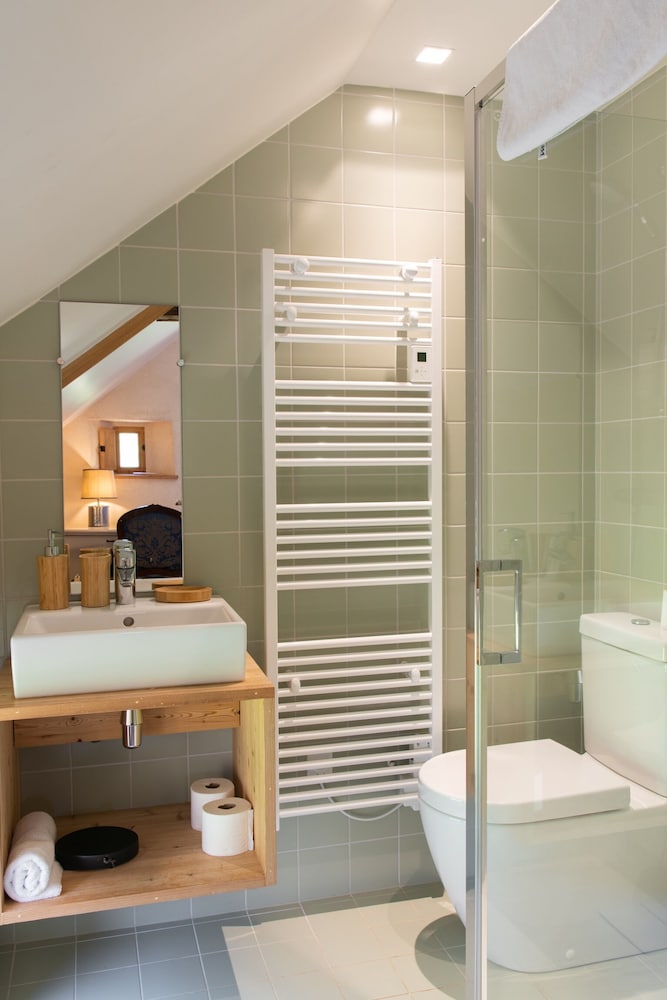 Deluxe Double or Twin Room, Ensuite - Photo 3