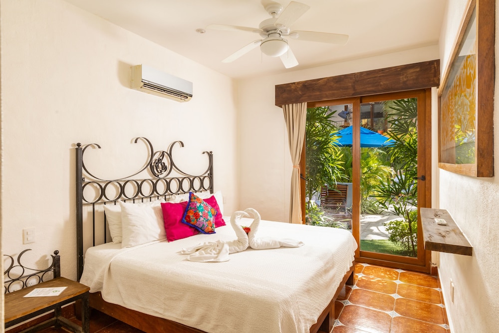 Family Suite with Kitchenette and Walk to Pool