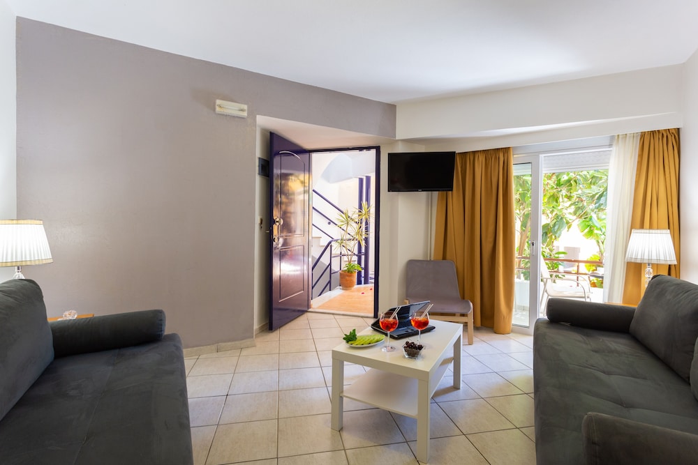 Family Suite - Photo 9
