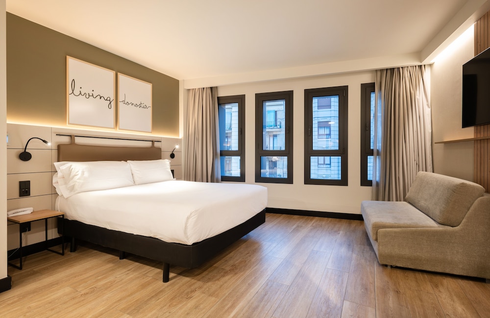 Deluxe Room - Photo 3