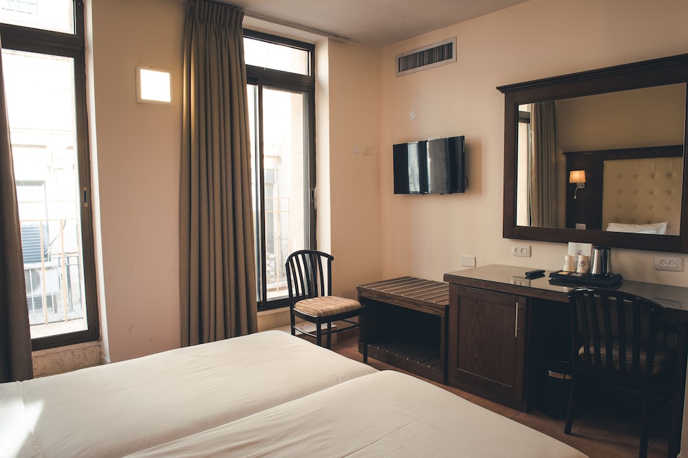 Standard Twin Room photo 2