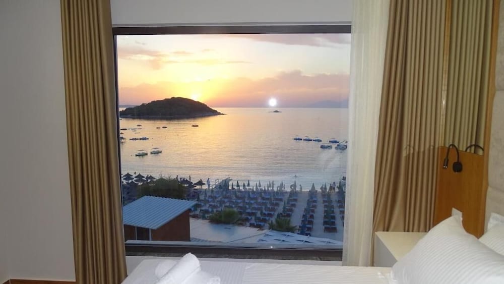Deluxe Studio Suite, Sea View