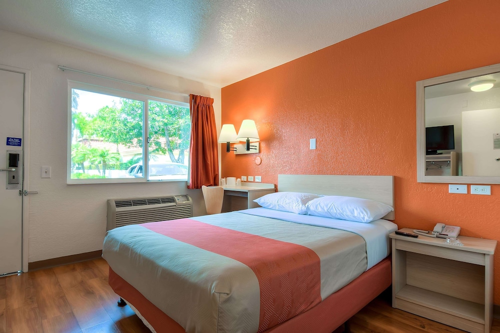 Standard Suite, 1 Queen Bed, Non Smoking