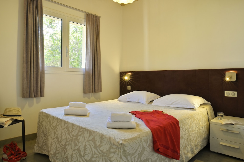 Luxury Villa, 2 Bedrooms, Pool Access, Sea View