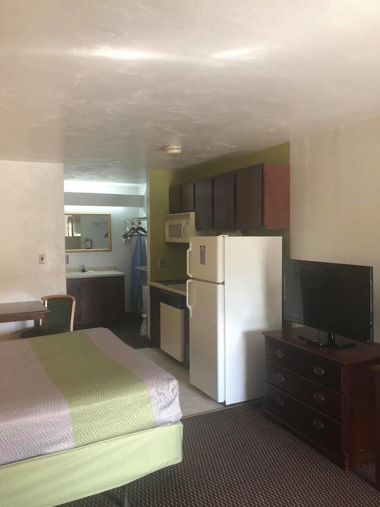 Standard Room, 1 Queen Bed with Sofa bed, Non Smoking photo 2