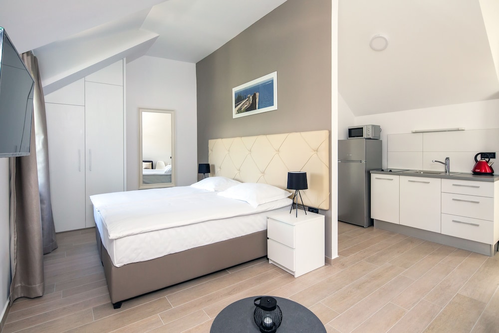 Studio Suite, Courtyard View