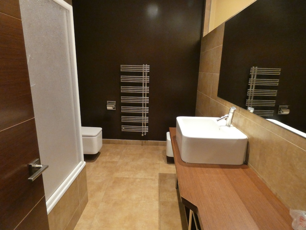 Standard Twin Room - Photo 9