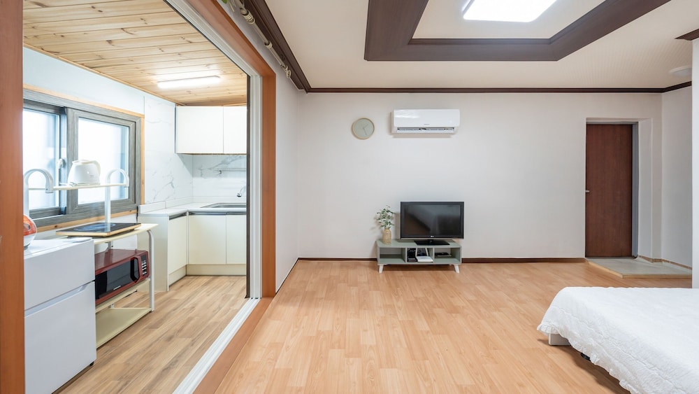 Basic Room, 1 Bedroom (room104) - Photo 6