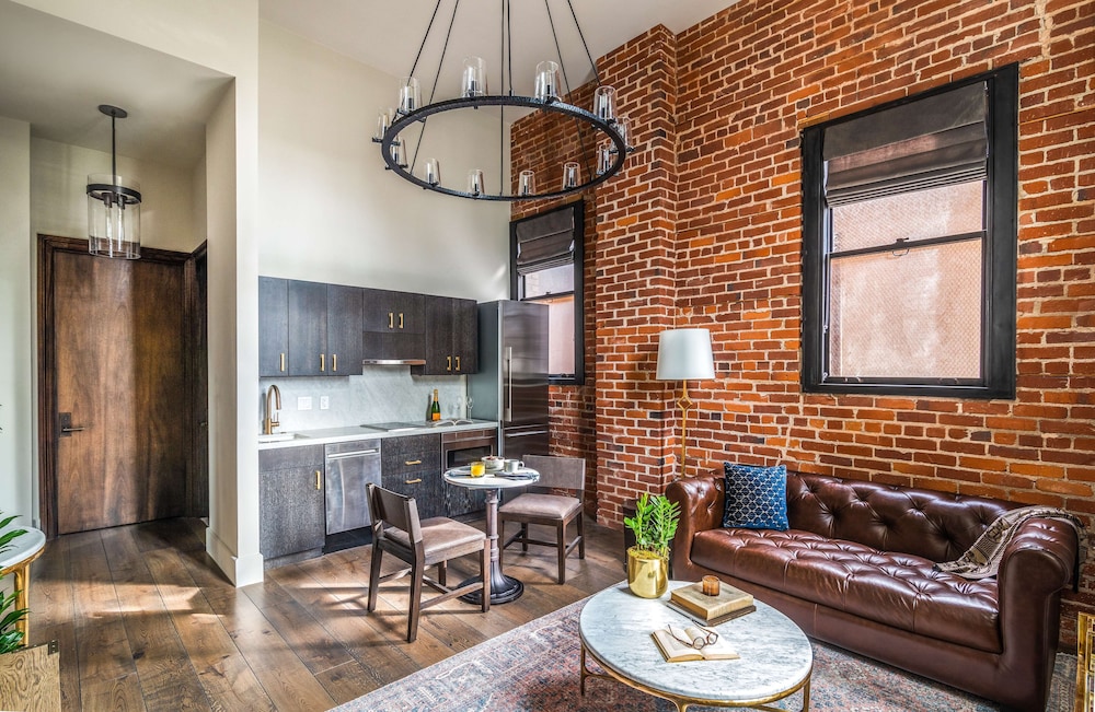 Suite, 1 Bedroom, Kitchen (Historic Sutter) - Photo 2