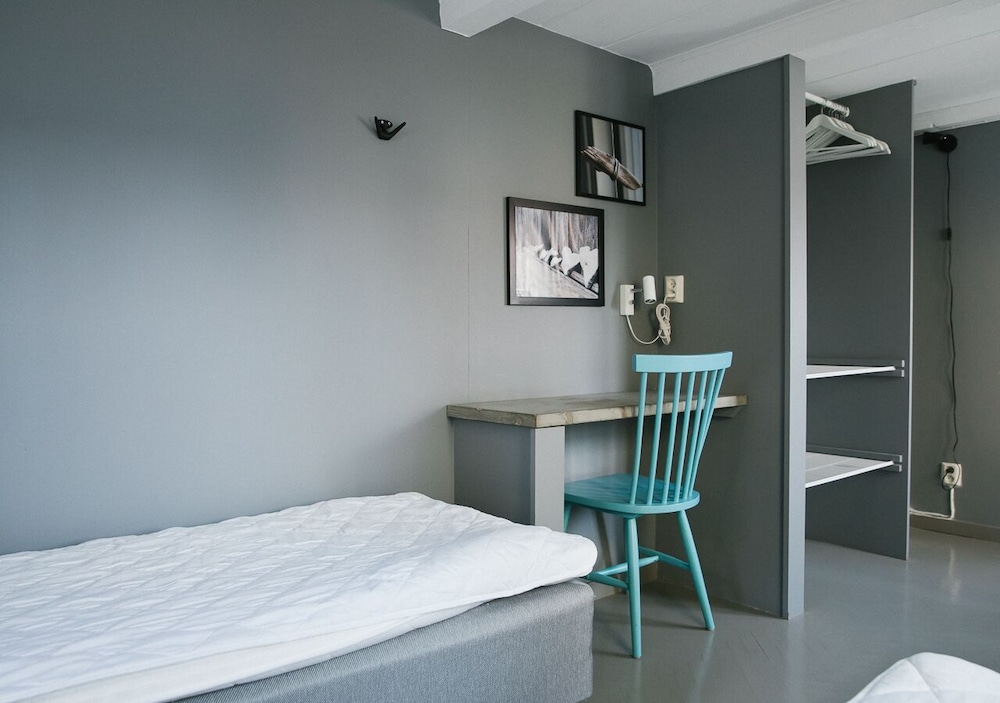 Twin Room, Shared Bathroom photo 3