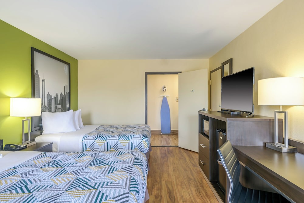 Standard Room, 2 Double Beds, Accessible, Non Smoking photo 3