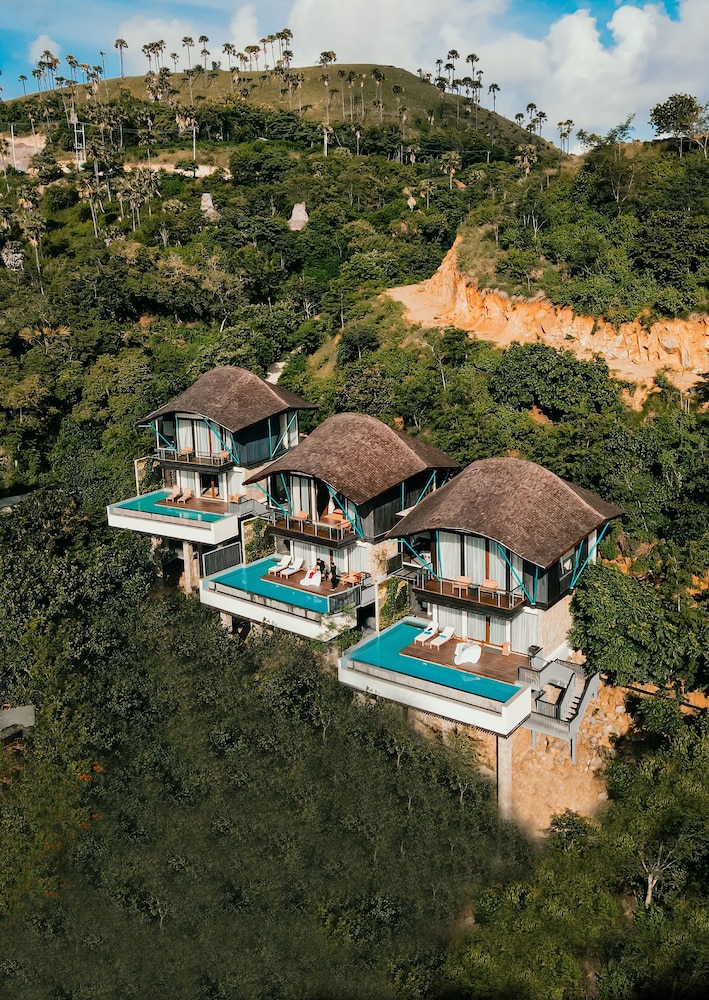 Hanging Pool Residence