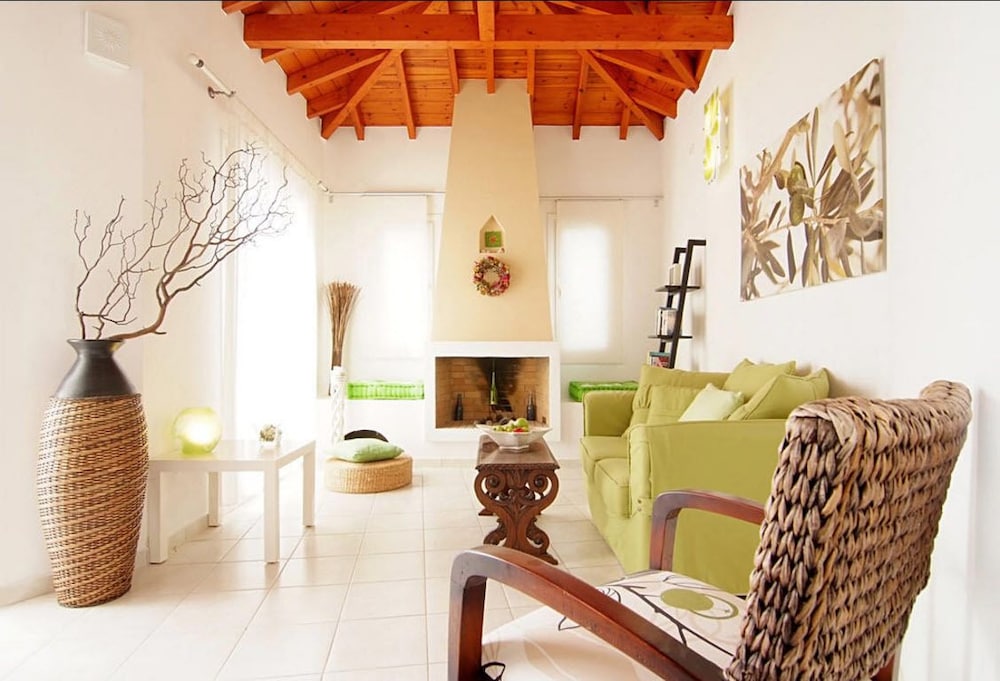 Villa photo 2