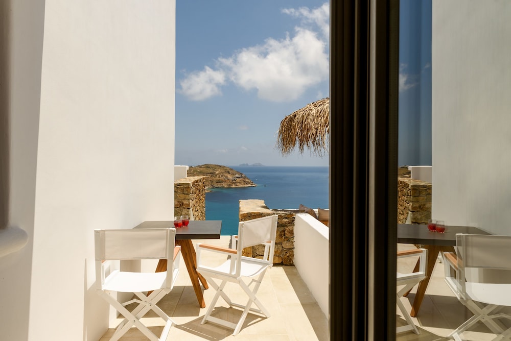 Grand Studio Suite, Sea View (Grand Vista) - Photo 9