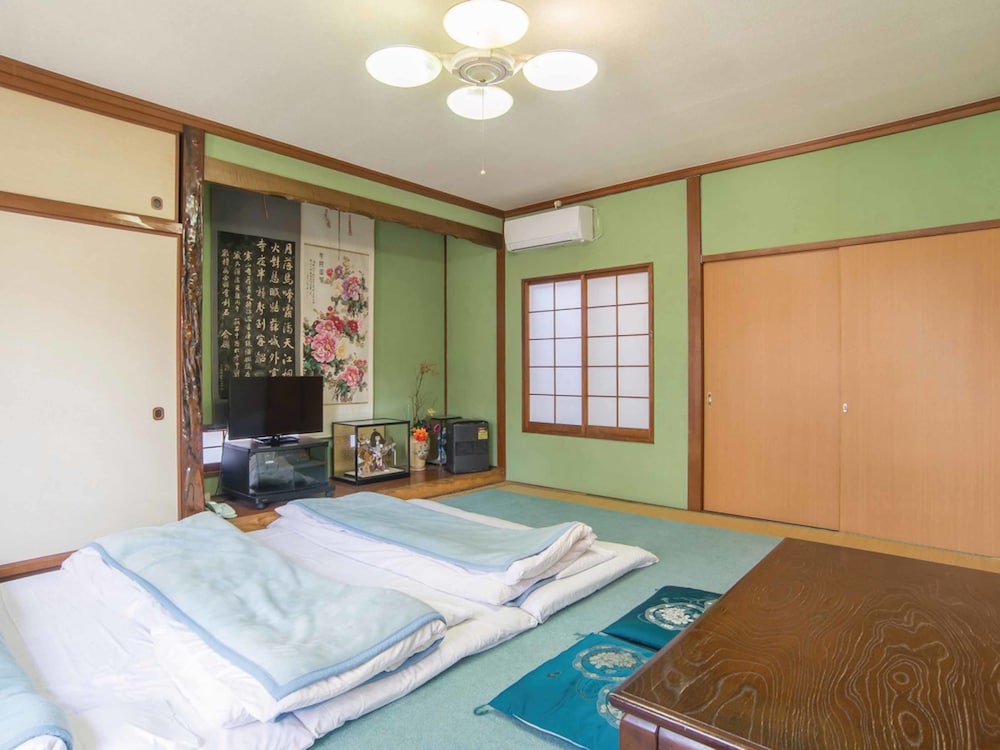 Japanese Style Room with Shared Bath/Toilet (10 tatami mats)