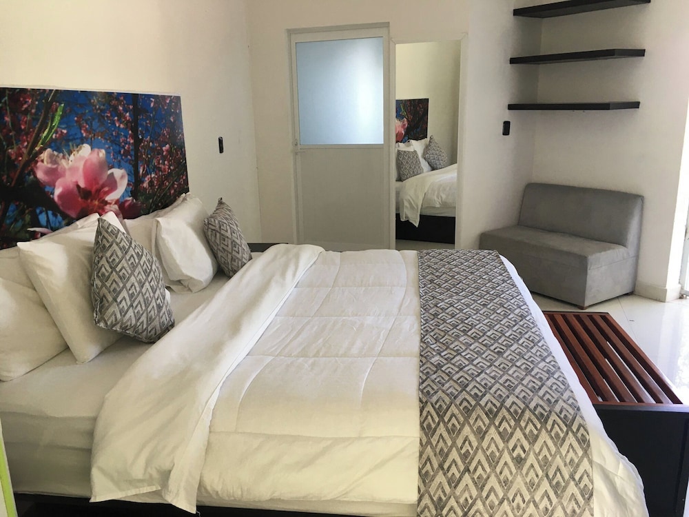 City Room photo 2
