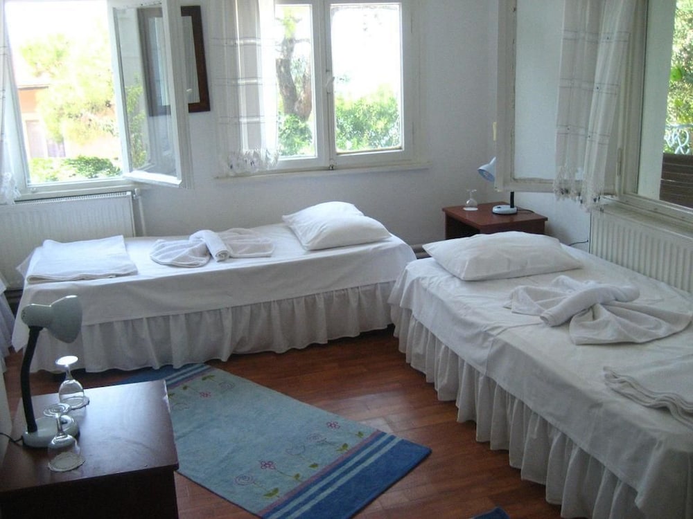 Chambre Standard avec lits jumeaux, salle de bains commune