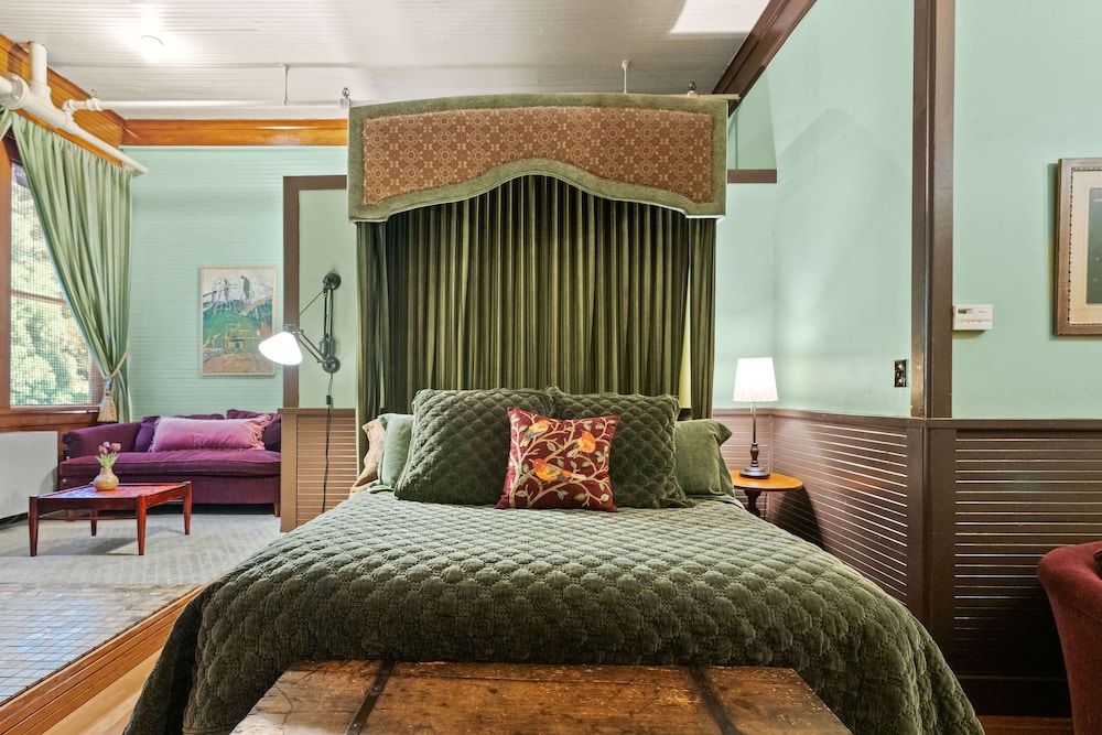 Founders Room (211) photo 1