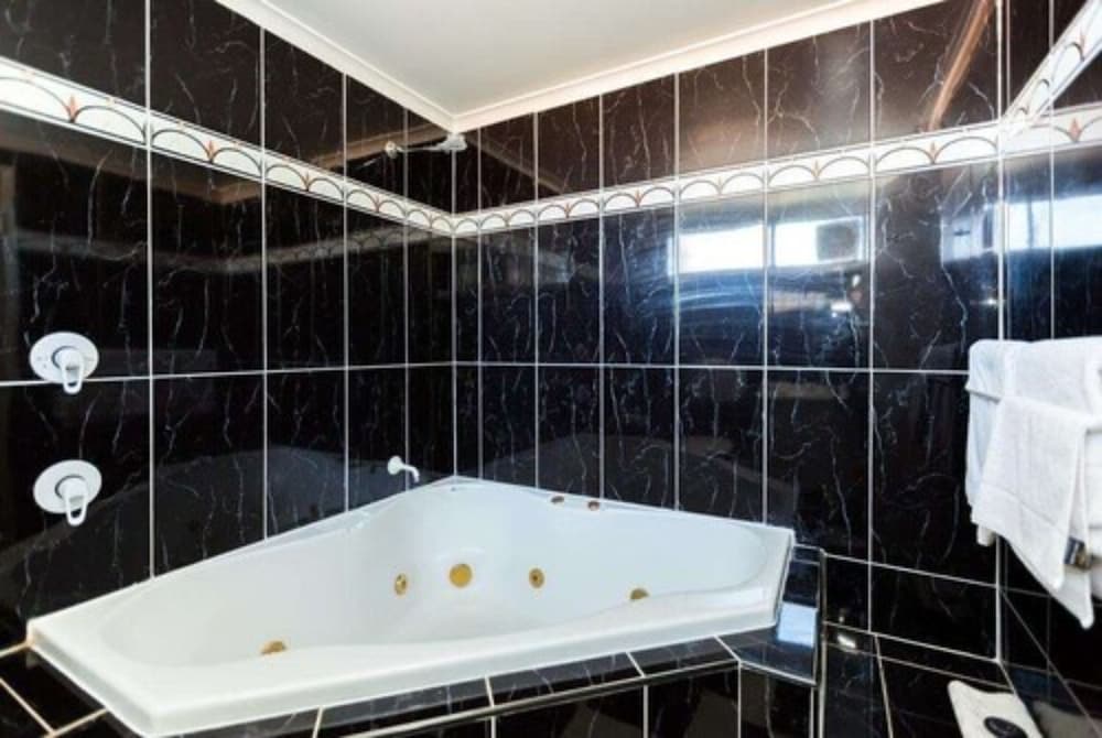 King Spa Room - Photo 3