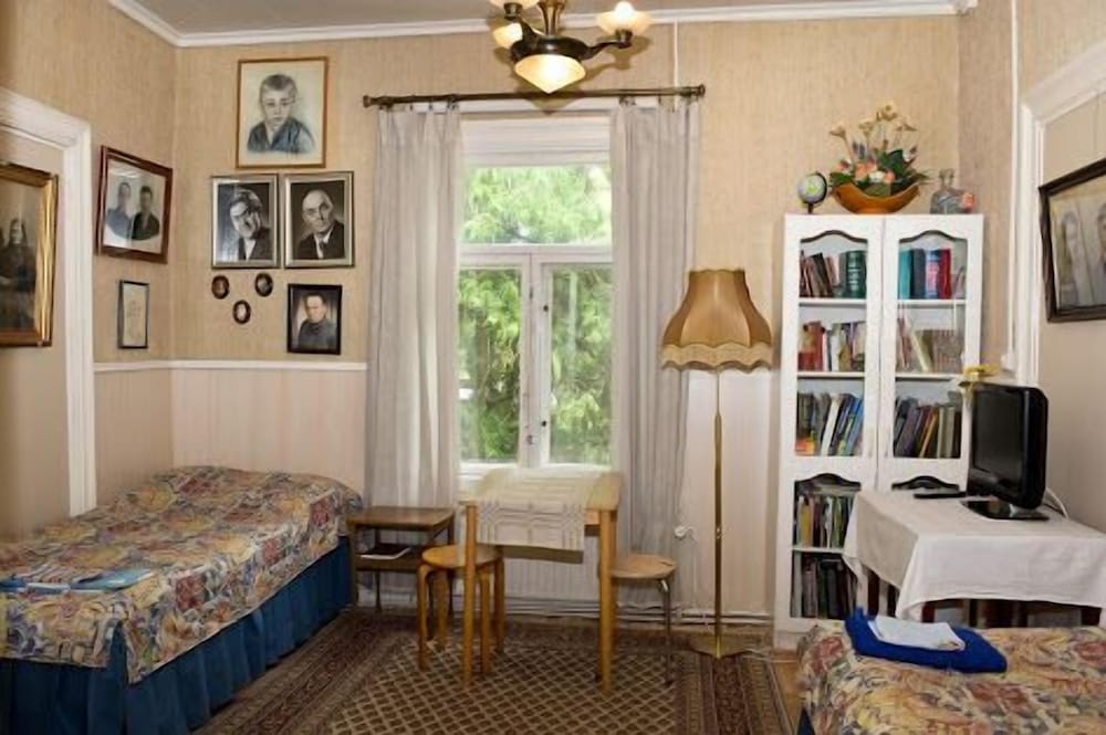 Twin Room, Shared Bathroom photo 2