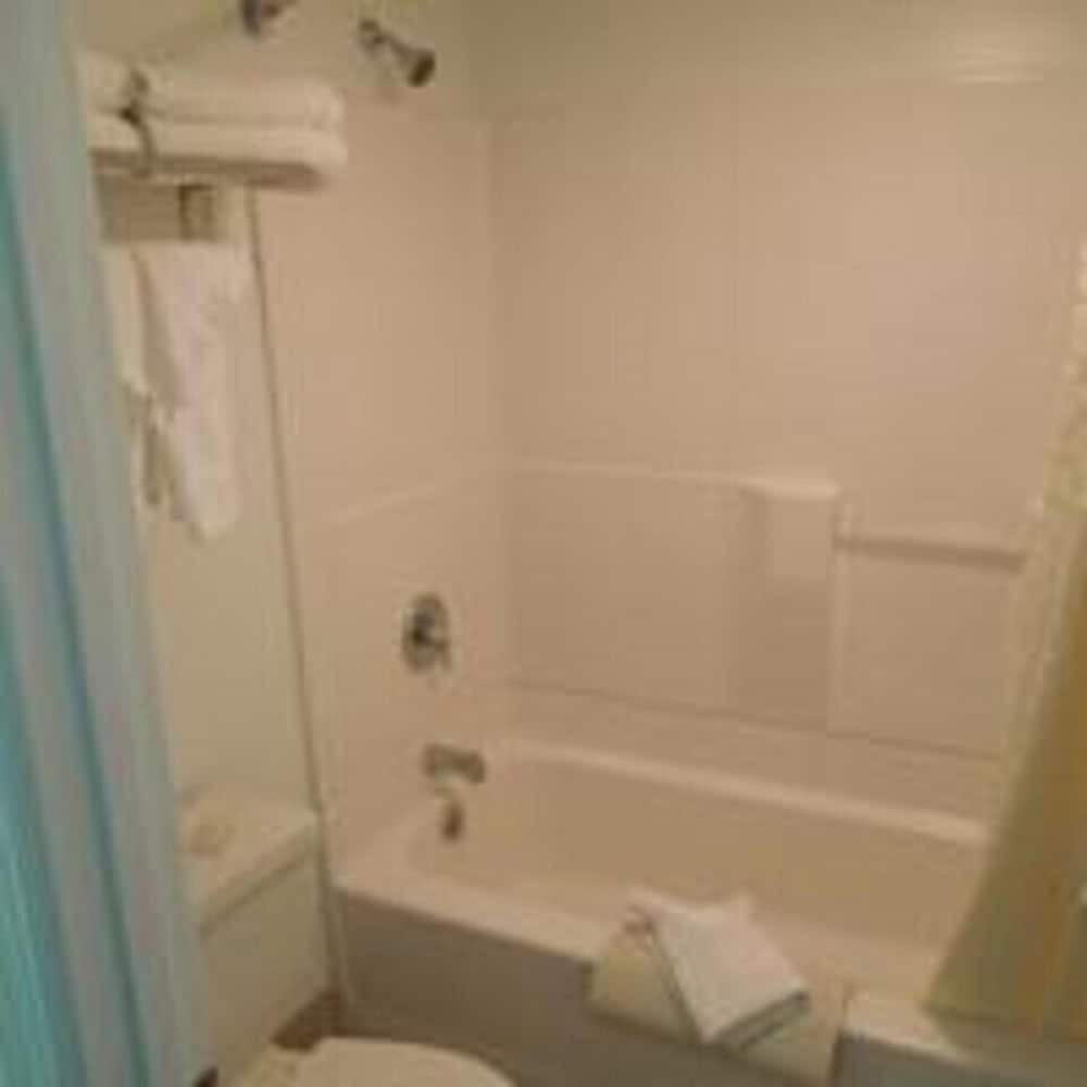 King Bed w/ Partial View photo 3