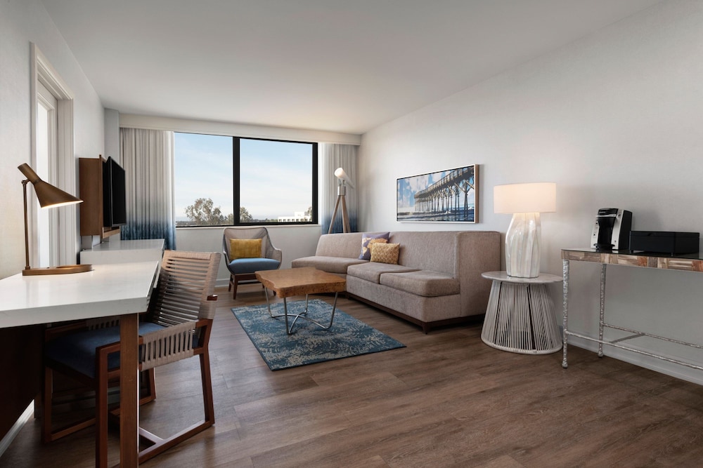 Executive Suite, 1 Bedroom, Balcony - Photo 9