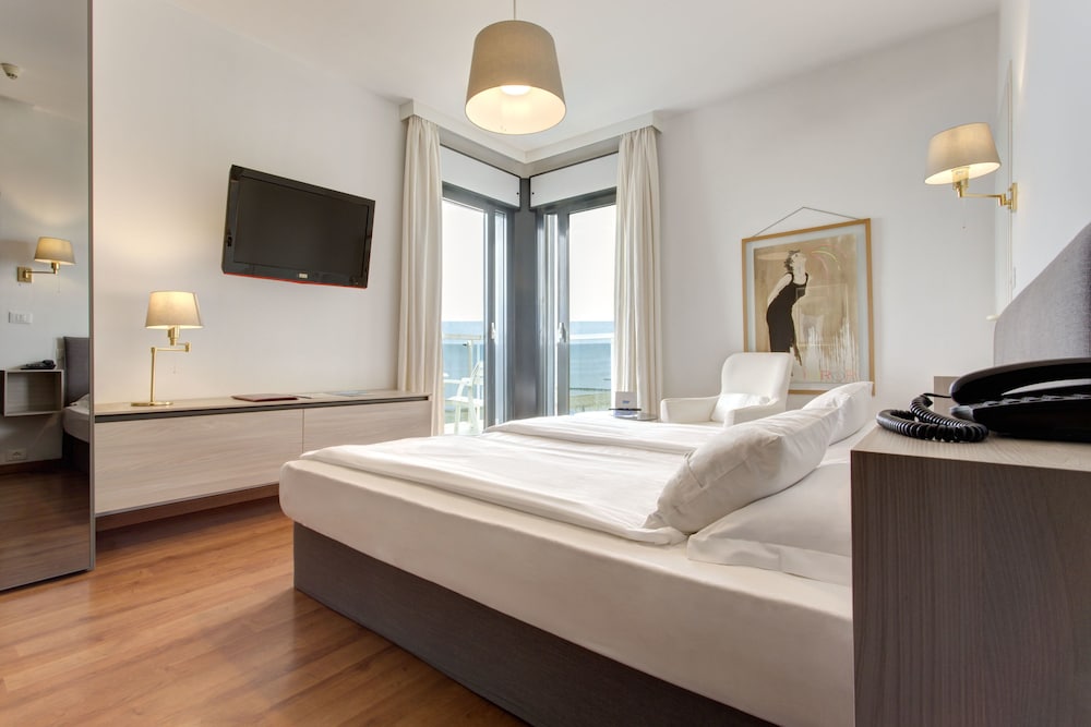 Superior Double Room, 1 Queen Bed, Terrace, Sea Facing (Lettino da spiaggia incluso) photo 1