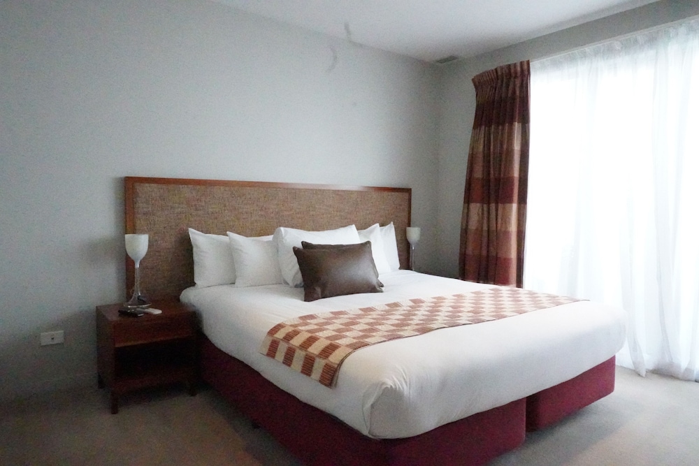 Deluxe Apartment, 1 Bedroom, Pool View photo 1
