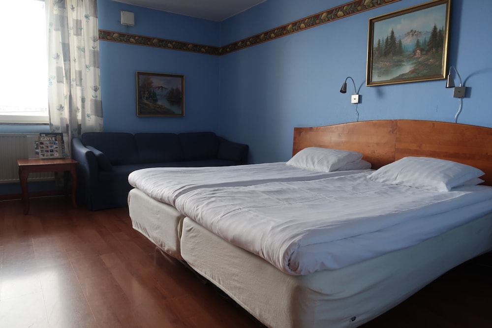 Economy Double Room, 1 Bedroom (Some noise due to club) photo 1