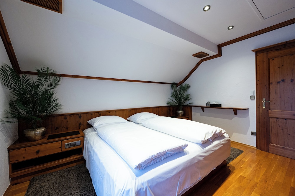 Chalet, Annex Building photo 2