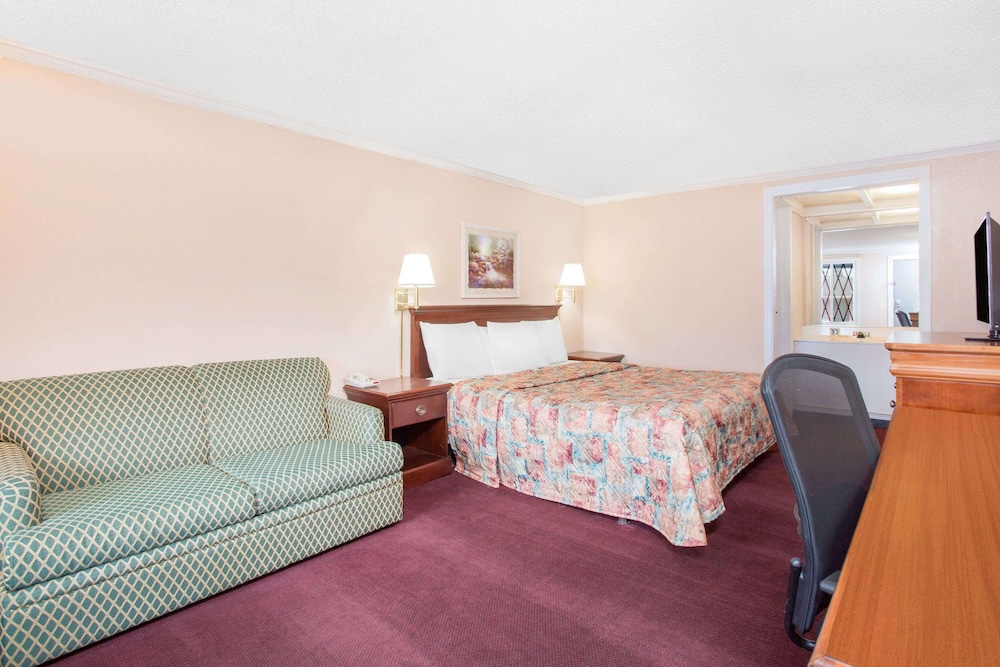 Room, 1 King Bed, Non Smoking - Photo 2
