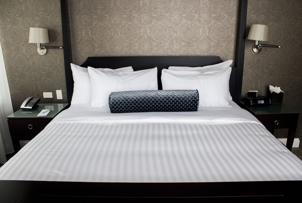 Deluxe Room, 1 King Bed, Jetted Tub photo 3
