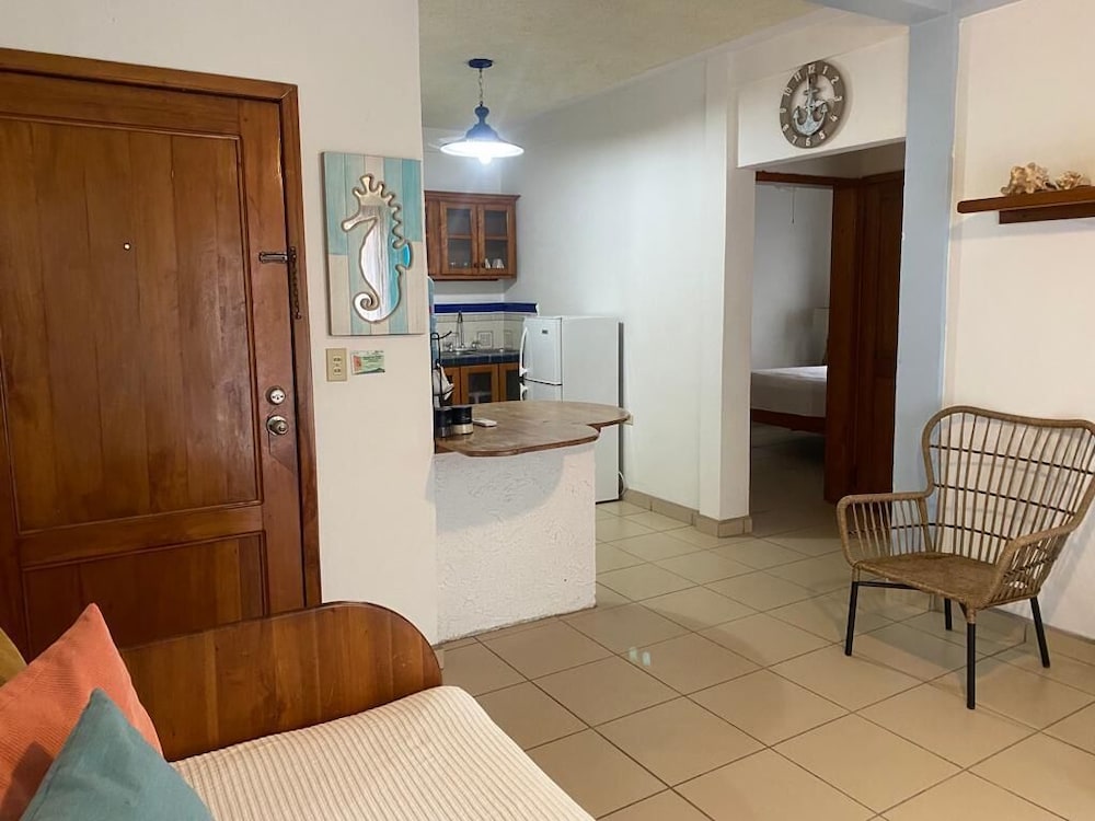 Family Studio, Kitchenette, Beachside photo 2