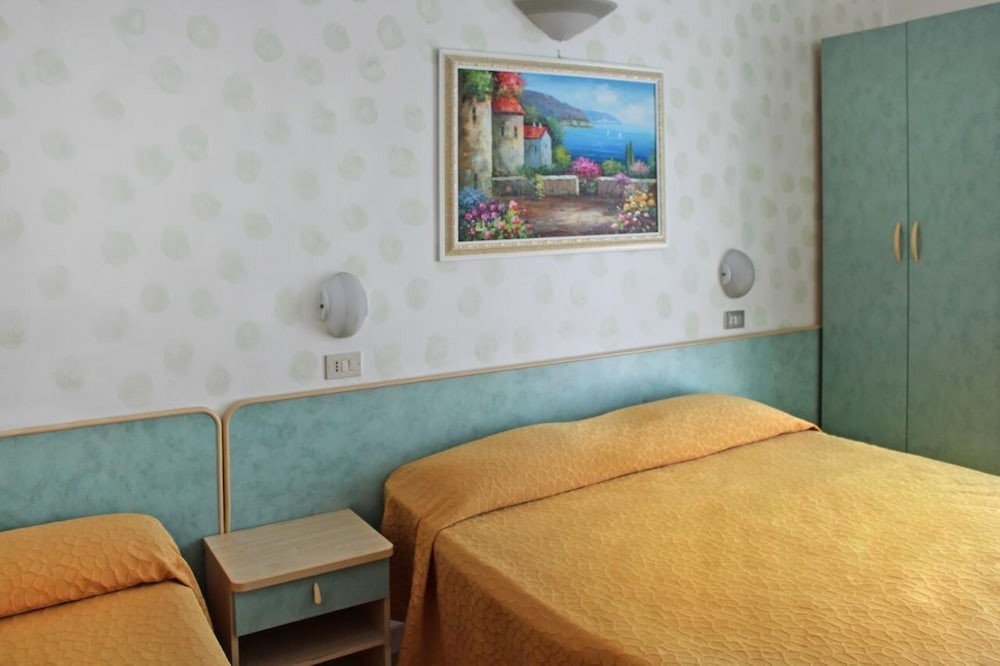 Quadruple Room - Photo 8