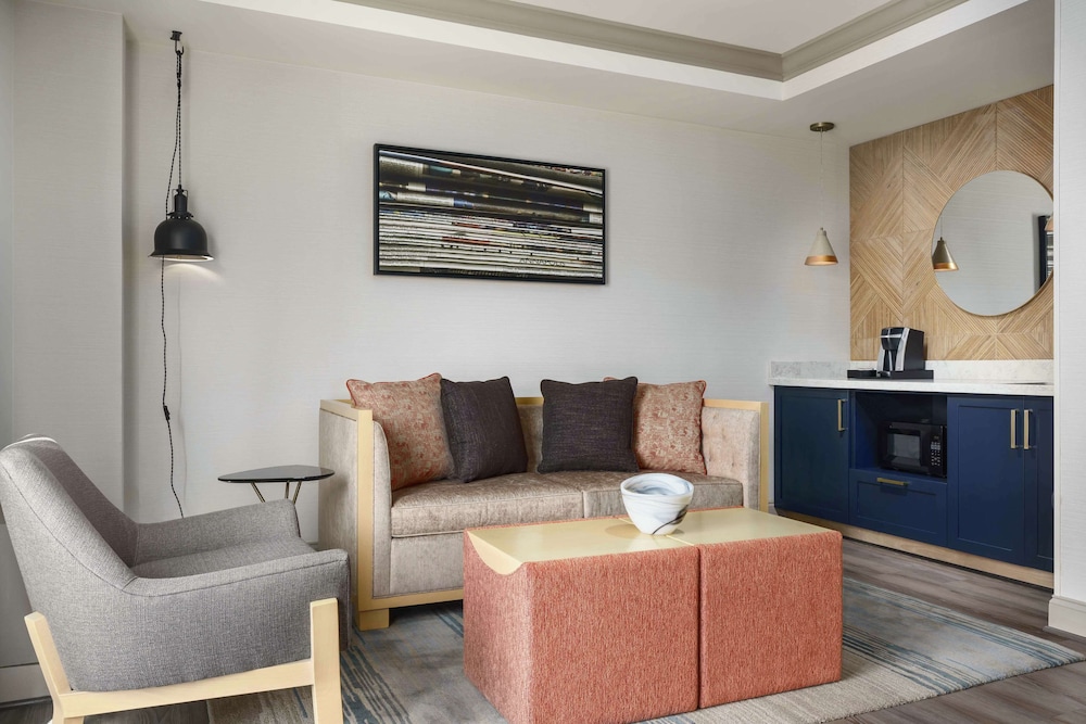 Suite, 1 Bedroom, Accessible, Bathtub - Photo 4