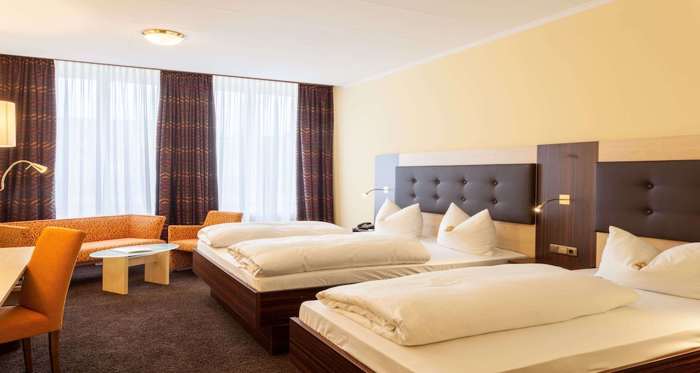 Standard Room, 2 Queen Beds (Cozy Sitting Corner) - Photo 3