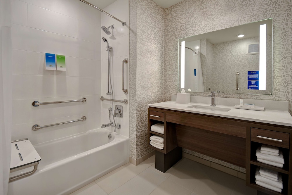 Suite, 2 Queen Beds, Accessible, Bathtub - Photo 9