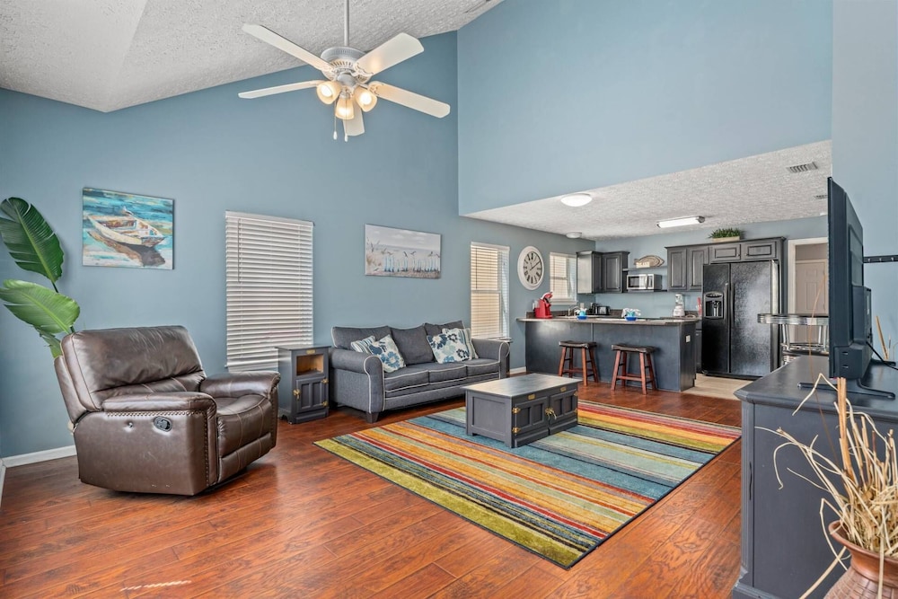House (Fun and Sun Vacation Townhome (3/2))
