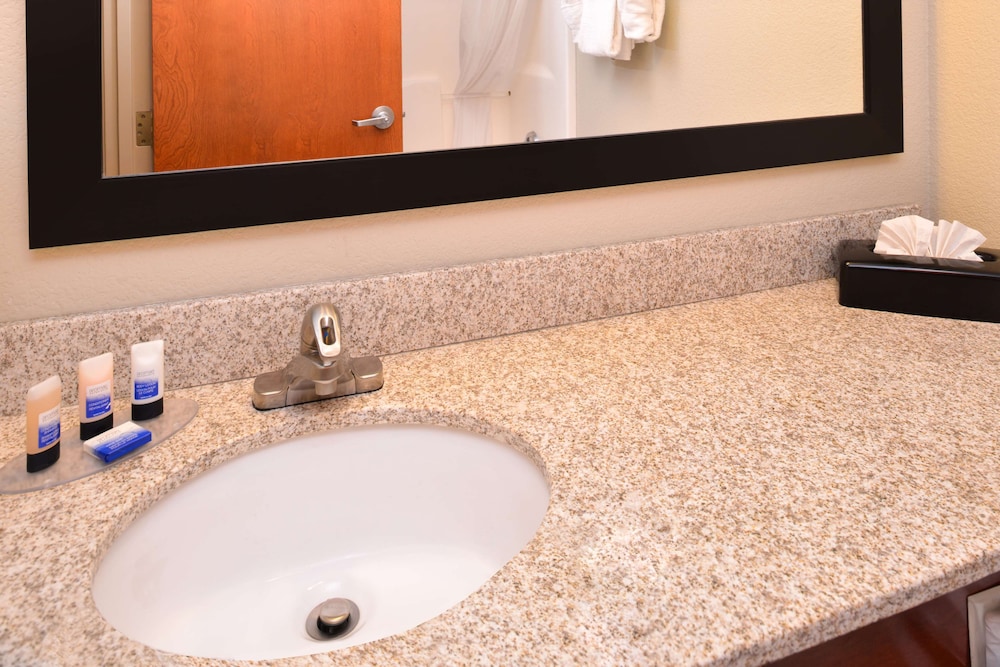 Standard Room, 2 Double Beds, Non Smoking, Refrigerator & Microwave (2nd Floor;Larger Room) - Photo 8