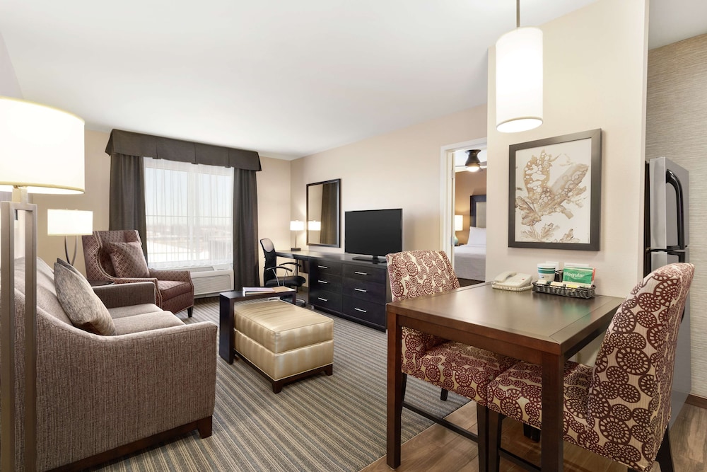 Suite, 1 King Bed, Accessible, Non Smoking photo 1
