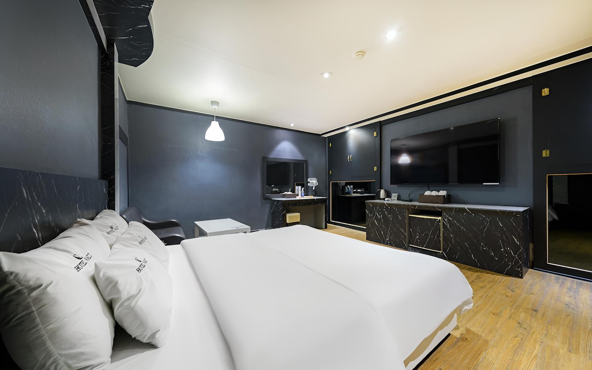 Room (Special room (65-inch TV Netflix avai) photo 3