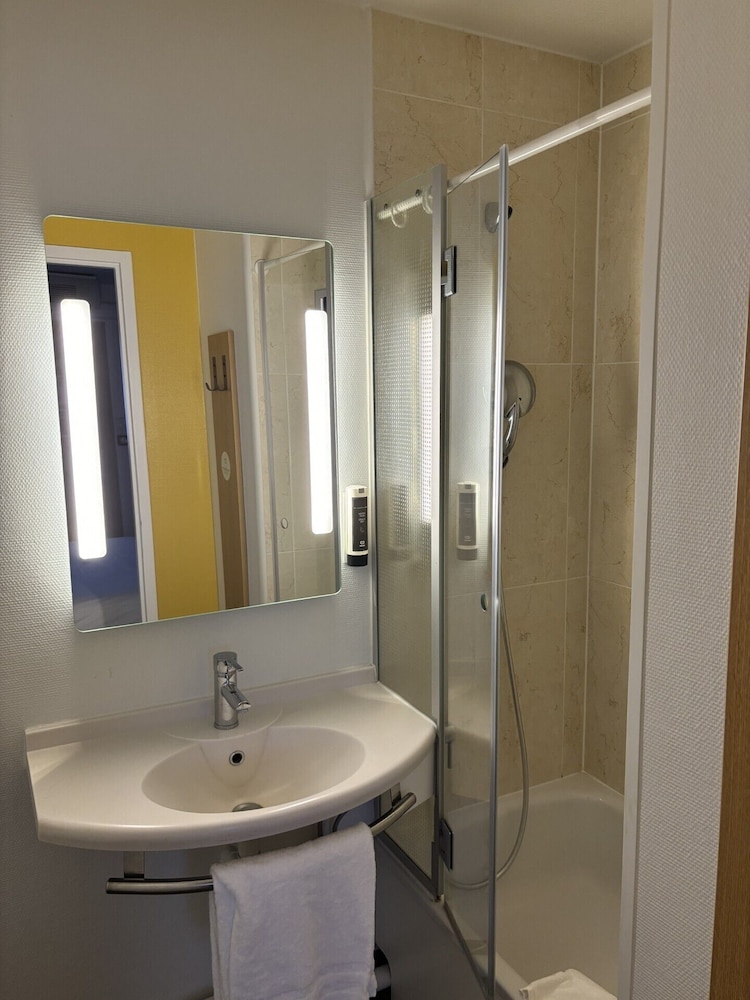 Standard Room, 2 Twin Beds photo 2