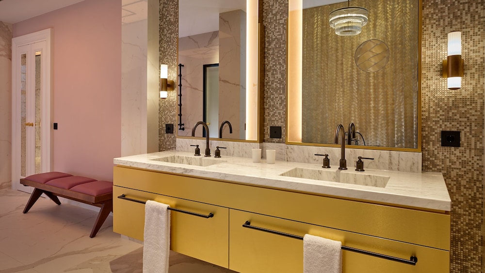 Queen Suite - Photo 6