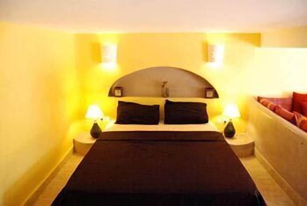 Suite (Petite) photo 2