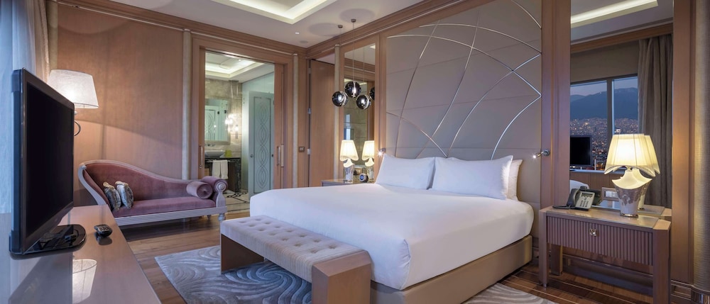 Presidential Suite thumbnail 5
